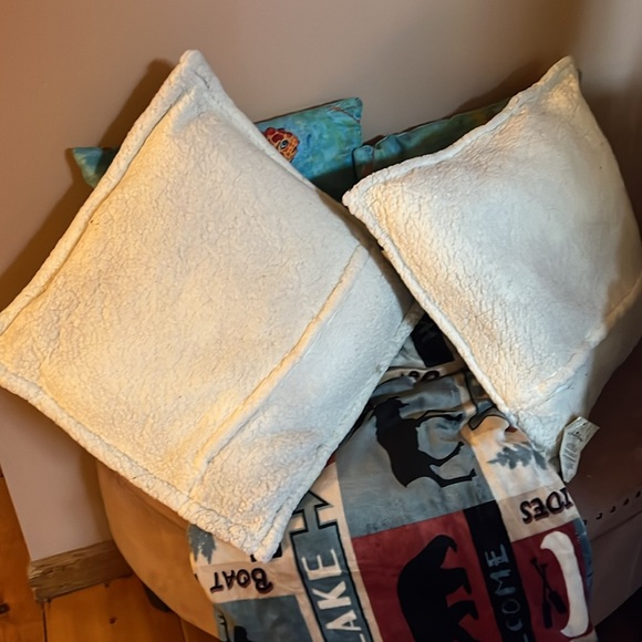 CARSTEN Rustic Lodge Throw Blanket and Pillow Set